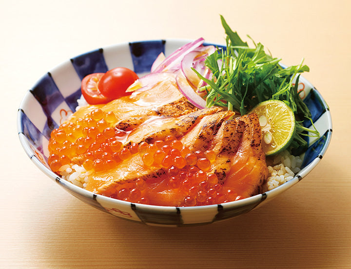 炙りサーモンといくらのサラダ丼